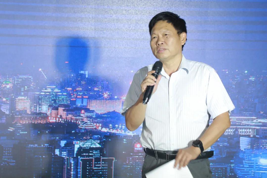 邬伦.jpg